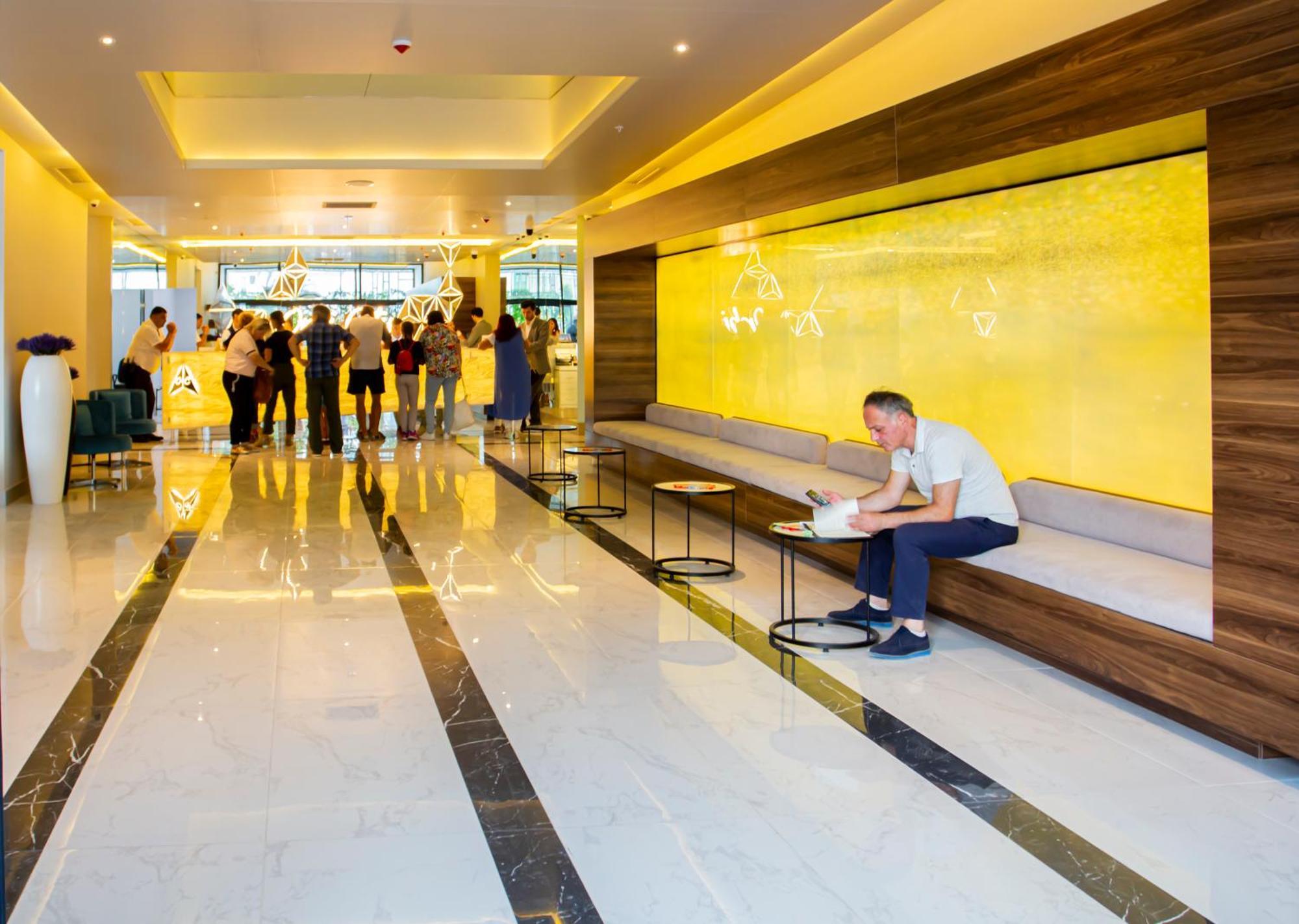 Orbi City Center Sea View Aparthotel Batumi Exterior photo