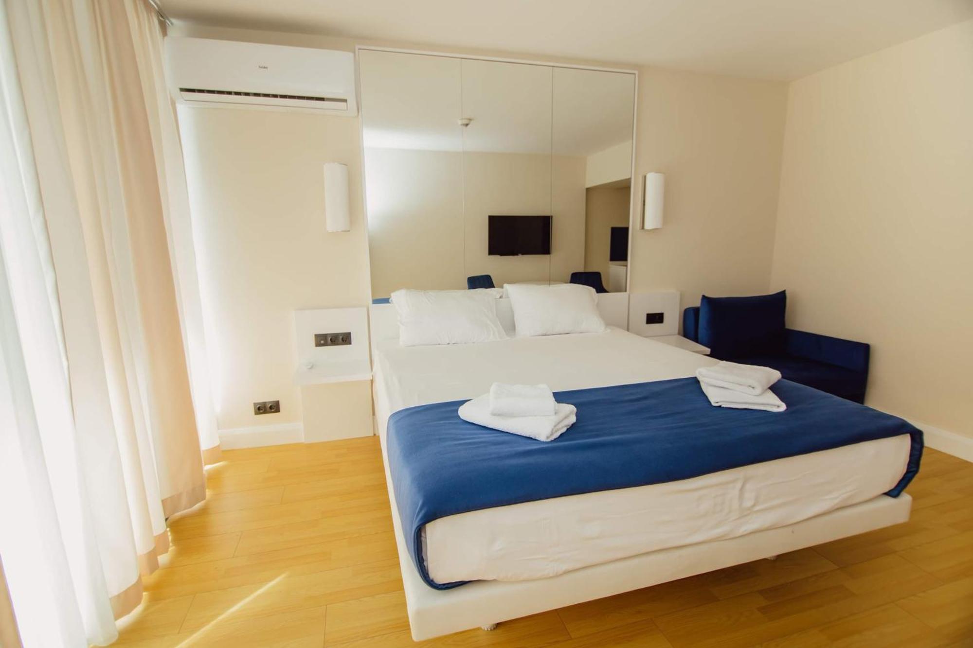 Orbi City Center Sea View Aparthotel Batumi Exterior photo